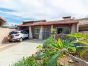 Casa térrea com 4 dormitórios, sendo 1 suíte, À VENDA,...