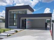 Casa Térrea com 4 Suítes à venda, 270 m² por R$...