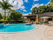 Casa térrea com 4 suítes à venda, 950 m² por R$...