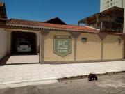 Casa Térrea com 4 Suítes, Piscina e 270m² a 80m da Praia – B