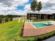 Casa térrea com piscina 4 Suites, 8 vagas, piscina aquecida!