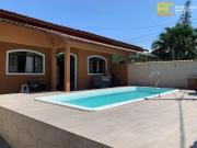 Casa Térrea com Piscina a 100 Metros da Praia