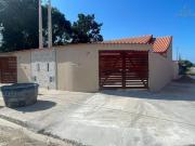Casa térrea com piscina e dois quartos em Itanhaém SP