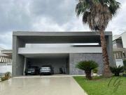 Casa Térrea com Piscina e Excelente Localização no... Casa Térrea com Piscina e Excelente Localização no...