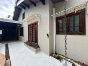 Casa térrea com piscina no Bairro do Caiçara