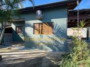 Casa térrea com piscina no Bairro do Golfinho em...