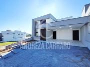 Casa Térrea com Piscina no Condomínio Campos do Conde