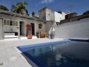 Casa térrea com Piscina, quintal lateral e nos fundos,...