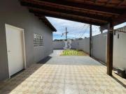 Casa Térrea com Quintal Amplo e Suíte — Jardim...