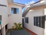 Casa térrea com sala comercial na frente e estrutura pra...