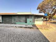 CASA TÉRREA DE ESQUINA, SOLTA NO LOTE