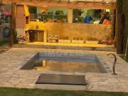 Casa térrea dentro de condomínio