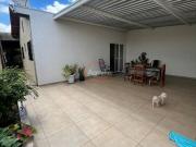 CASA TÉRREA E COM SUÍTE À VENDA NO JARDIM ARAUCÁRIA EM...