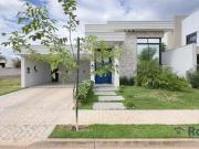 Casa Térrea em Arquitetura Neoclássica com 3 Suítes e...