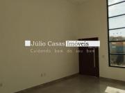 Casa térrea em condomínio com 03 suítes