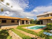 Casa térrea em condomínio fechado, 4 quartos sendo 3...