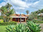 Casa térrea estilo colonial, lote com excelente área...