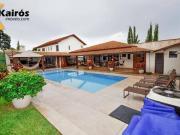 Casa térrea, estilo colonial na QI 13 do Lago Sul. Inf.:...