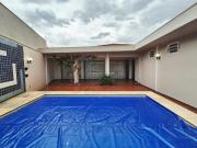 Casa térrea mista de 430m² com 04 quartos para locação...