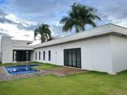 Casa Térrea Moderna no Condomínio Jardim Botânico VI