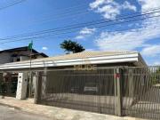 CASA TÉRREA NO LAGO NORTE COM 4 SUITES / REFORMADA /...