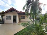 Casa térrea reformada no Caranda Bosque