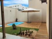 Casa Terrea Seminova com Piscina e Area Gourme.