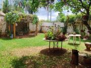 Casa Térrea sozinha no lote 4 quartos com suite quintal...