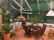 Casa tÃrrea, trÃªs suites, 4 vagas, terreno plano,...