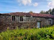 Casa típica gallega con gran finca en Ortigueira