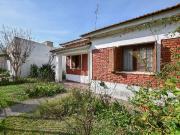 CASA TIPO CHALET EN CITY BELL 447 ENTRE 28 Y 29