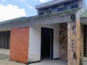 Casa tipo Chalet en lomas del Este C189