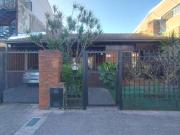 Casa tipo chalet en venta 4 ambientes, cochera, quincho,...