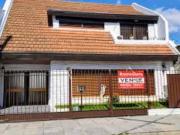 CASA TIPO CHALET SOBRE LOTE DE 10 X 26, MTS, 4 AMB. MAS...