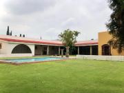 Casa tipo hacienda con enorme jardín y alberca, 4,541 M2...