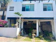 Casa tipo loft en condominio con alberca