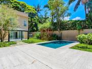 Casa tipo para venda com 5 quartos, 844m²