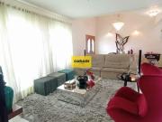 Casa tipo sobrado, com 360m² construídos com piscina...