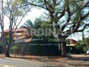 Casa tipo sobrado com piscina disponível para venda ou...