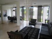 Casa tipo sobrado de 3 quartos na Enseada ao lado da...