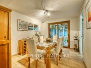 Casa totalmente remodelada, con excelente ubicación. 5D...