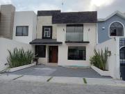 Casa Totalmente Remodelada en Venta | Arboledas de San...