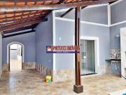 Casa Totalmente Revitalizada com 03 Dormitórios e...