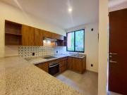 Casa town home en venta en increíble comunidad familiar...