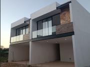 Venta Casa Townhouse en privada en Cholul al norte de Mérida