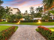 Casa Tranquila Tranquil Garden View & Steps from Beach!