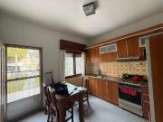 Casa tres ambientes con cochera jardin y quincho en...