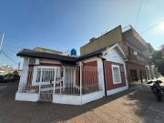Casa tres ambientes con patio y terraza a la venta...