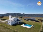 CASA TRES DORMITORIOS EN COUNTRY PUERTO DEL AGUILA...