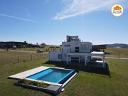 CASA TRES DORMITORIOS EN COUNTRY PUERTO DEL AGUILA...